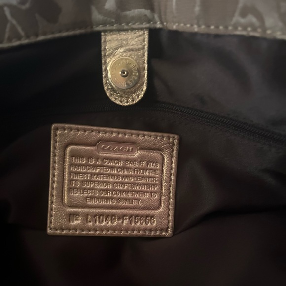 TRADE POST. DO NOT BUY. Large Gold Anniversary Coach - Picture 3 of 5